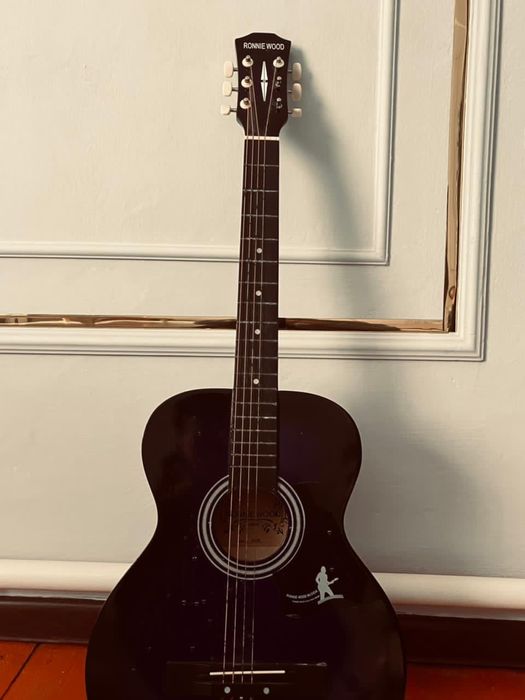 Гитара тез арада сатылады бағасы келісімді