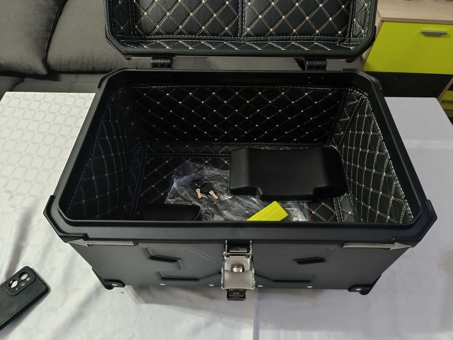 Куфар за мотоциклет универсален 45 литра чисто нов. 65 литра чисто нов