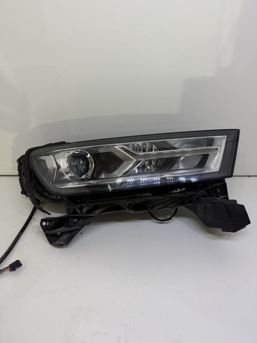 Десен фар Audi A8 D5 2018-2021 LED Xenon 4M0941006B оригинал 4M0907397AA