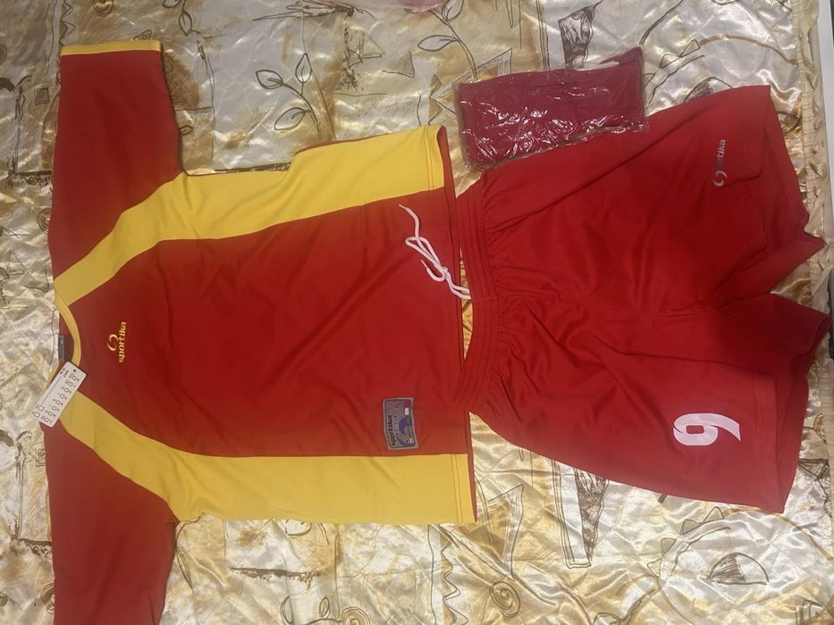 Мъжки футболен Спртен   екип