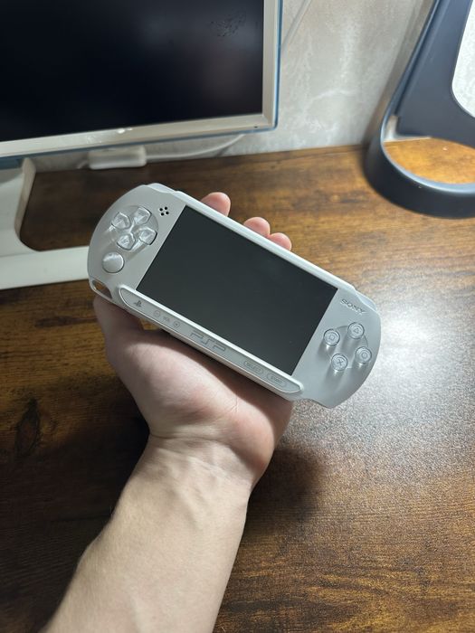 Sony PSP E1008 street