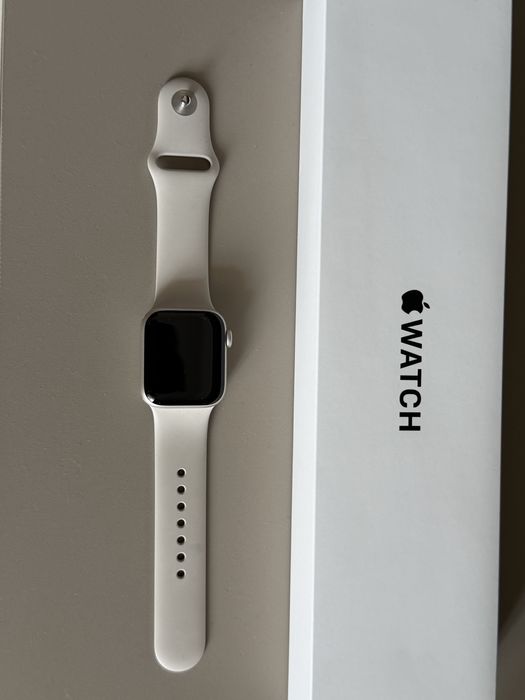 Apple Watch SE (2-го поколения) 40 мм (GPS)