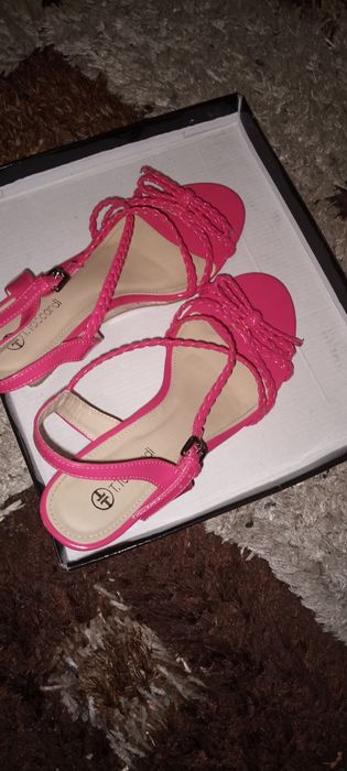 Срочно продам туфли