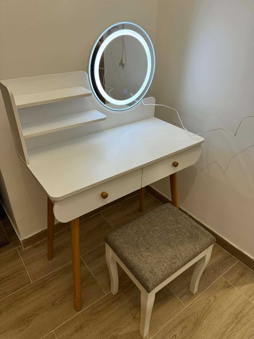 Masa de machiaj cu led