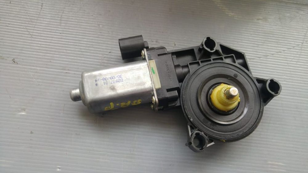 Motoras macara usa dreapta fata alfa romeo 159 d2935p8