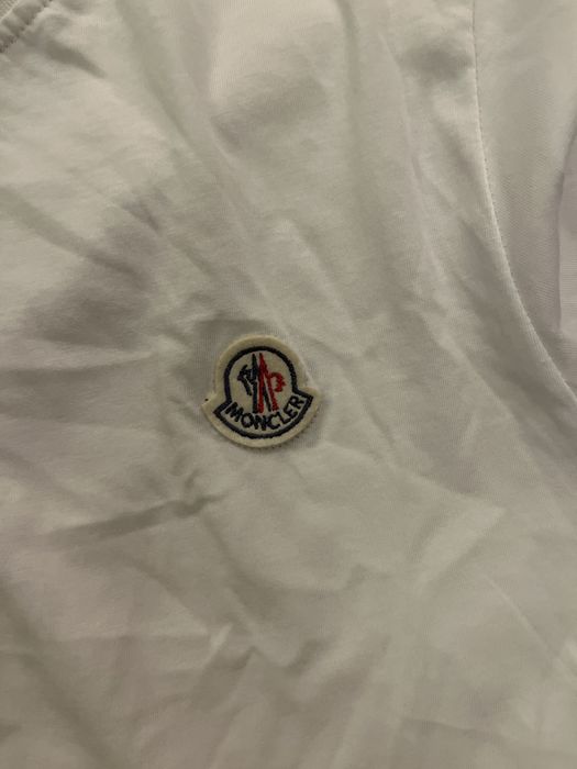 Продам Moncler футболку