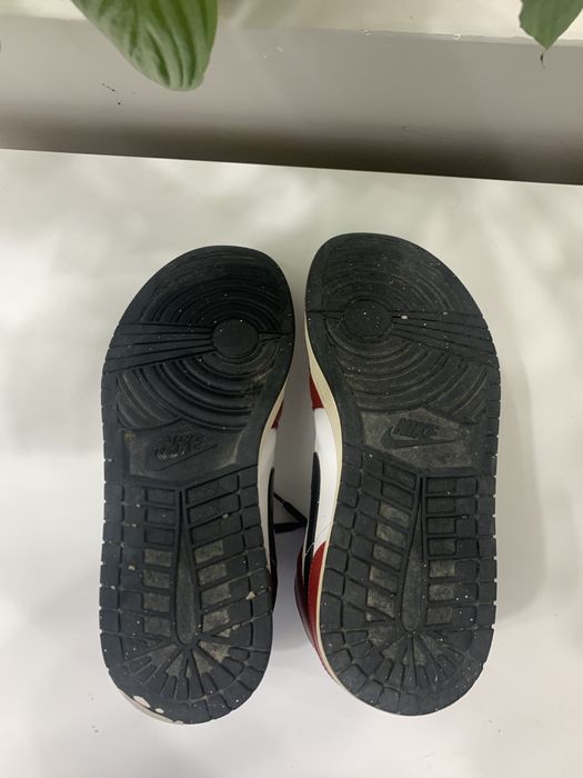 Nike Jordan 1 Mid Chicago Black Toe