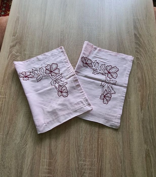 Lenjerie pat din damasc cu broderie realizată manual