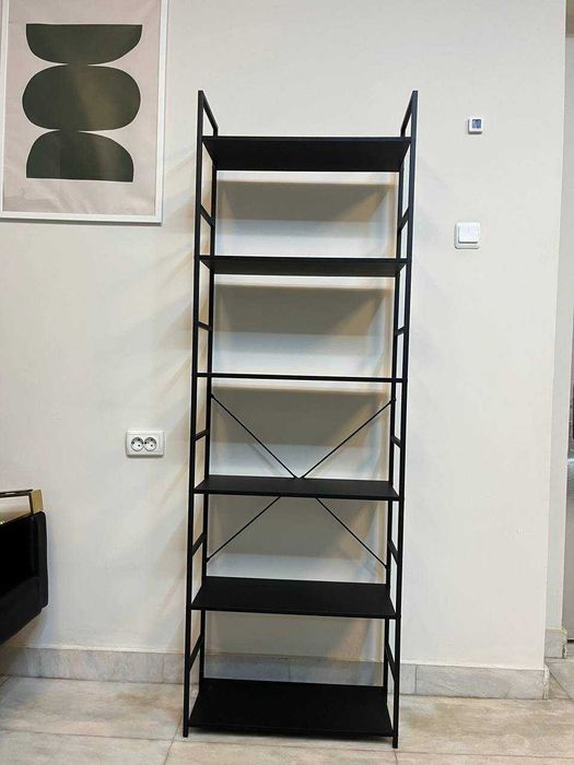 Tattoo / canapea / suport / lampă.