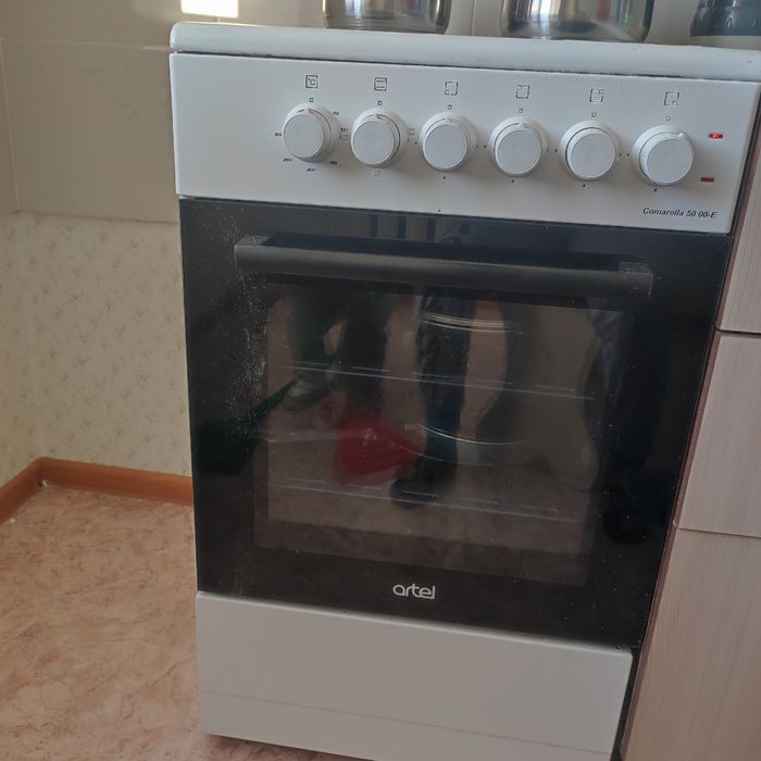 Продам эл.плиту 15тыс