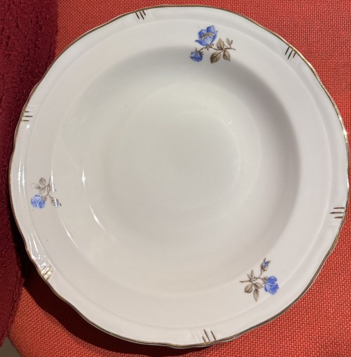 Емблематичен български порцеланов сервиз