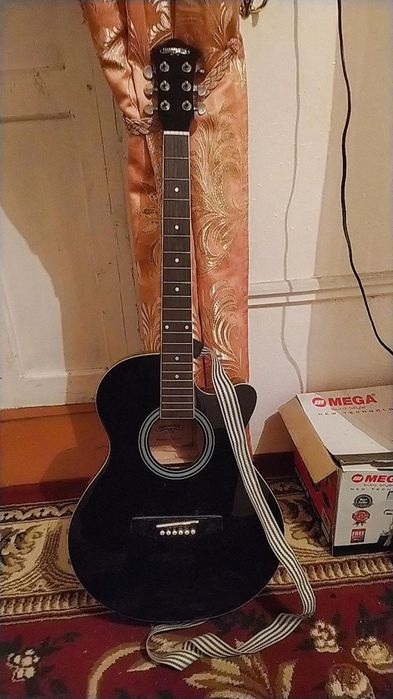 Gitara sotiladi 39 tali