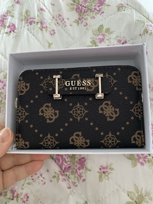 Дамско портмоне GUESS