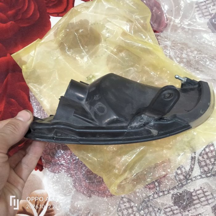 Продам поворотник пара на Тойота Карина е