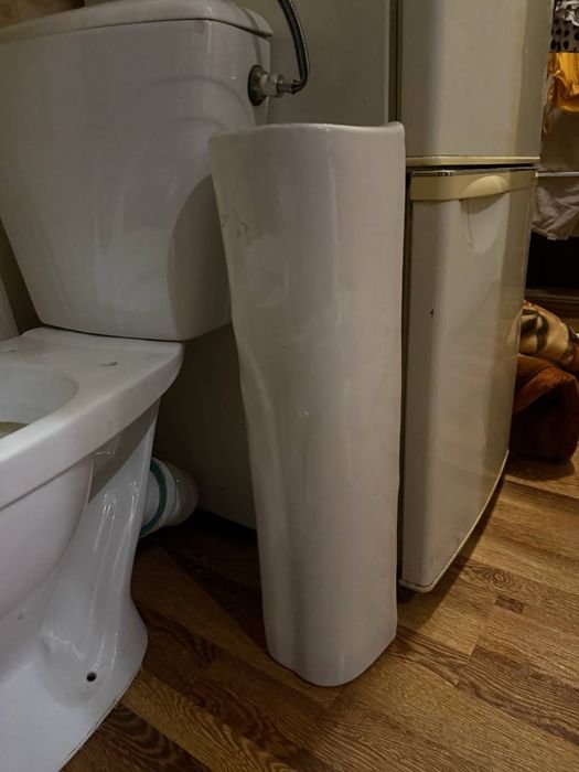 Унитаз и раквина бу продается