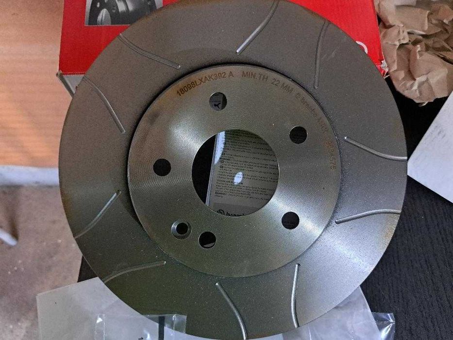 Vand set complet BREMBO XTRA  de discuri si placute fata noi, in cutie, pentru Mercedes SLK (r17), C-Class (W202), CLK (c208), E Class (w210)