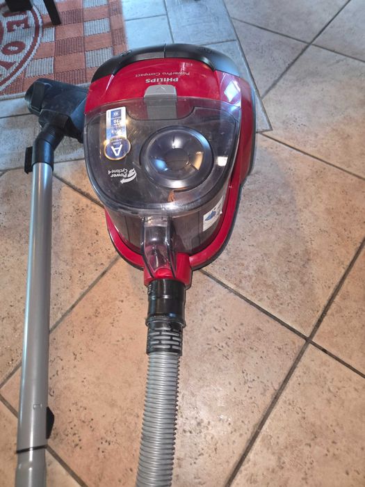 Прахосмукачка Phillips PowerPro compact