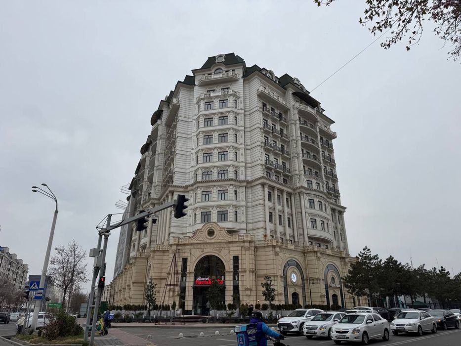 ПРОДАЁТСЯ НЕЖИЛОЕ ПОМЕЩЕНИЕ  Яккасарайский  район 1 линия