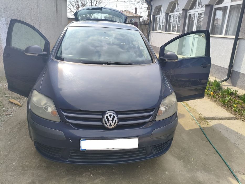 Proprietar. Vând golf 5. Plus