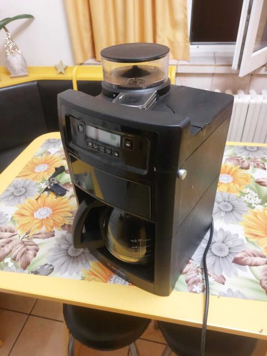 Cafetiera, Cafea boabe și cafea macinată