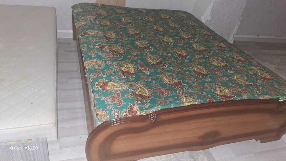 Кровать  с матрасом