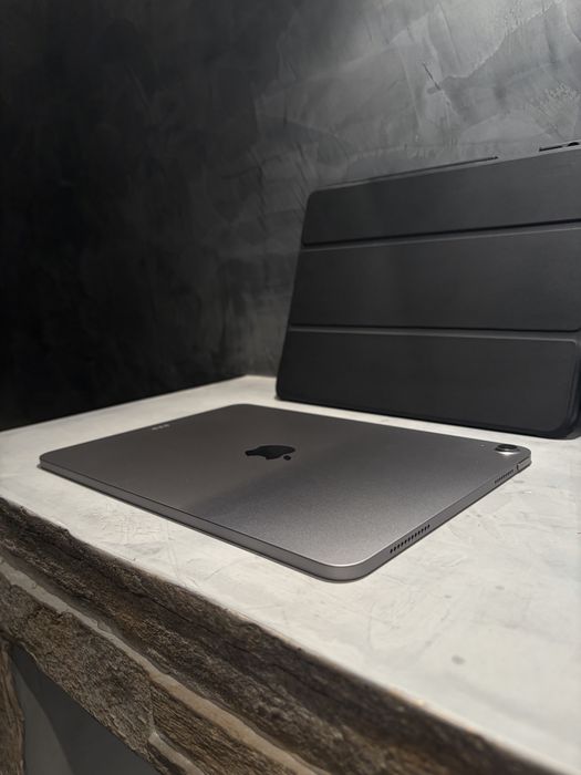 КАТО ЧИСТО НОВ Ipad Air M2 11” (2024) 128GB + Калъф