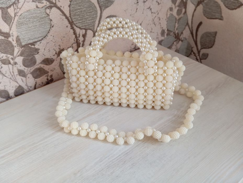 Сумка из бусин бежевая