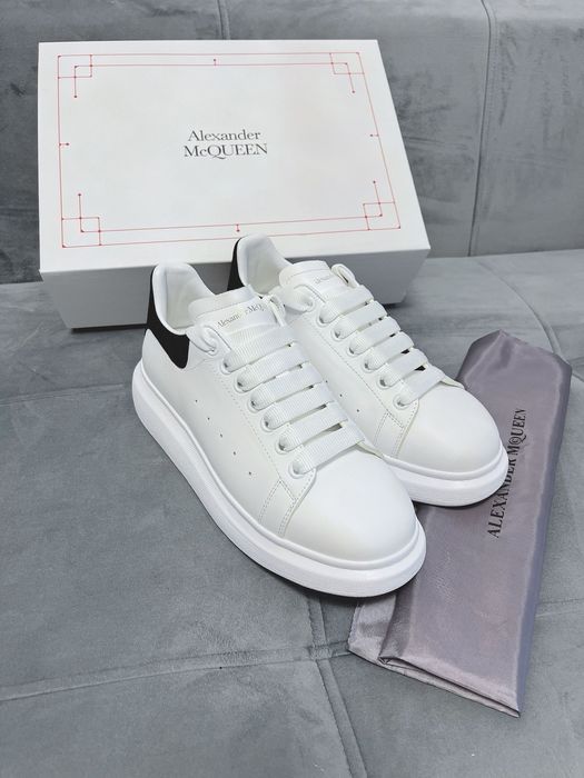 Adidasi Alexander Mcquern “ White” Black”