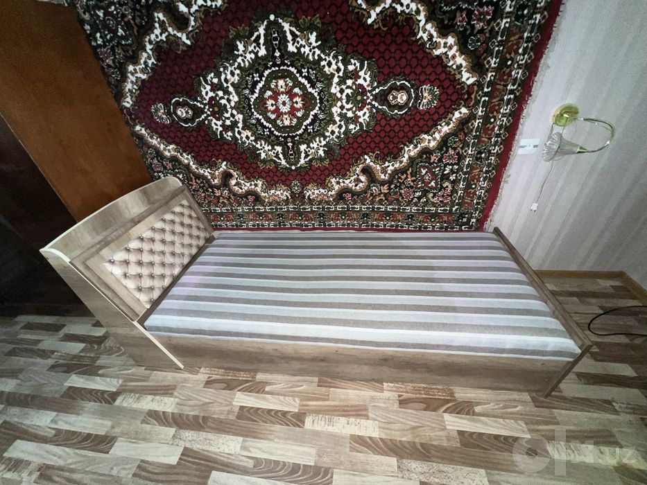 кровать в хорошем состояние
