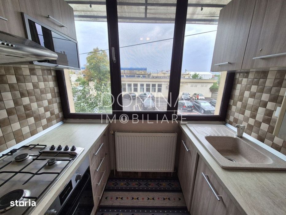 Apartament 2 camere transformat in 3, et. 1, zona centrala