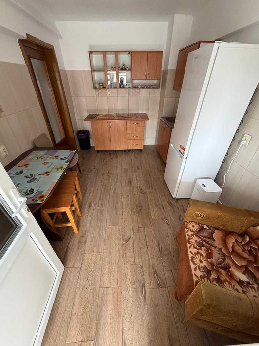 apartament 3 camere de inchiriat