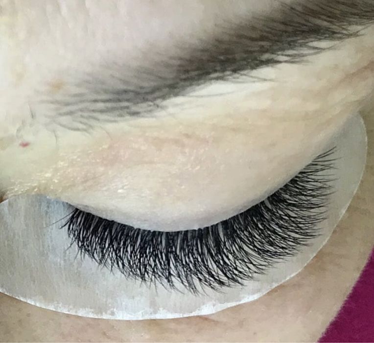 Наращивание ресниц , ламинирование бровей