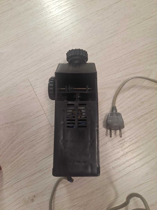 Aparat diafilme vechi. Este impecabil.