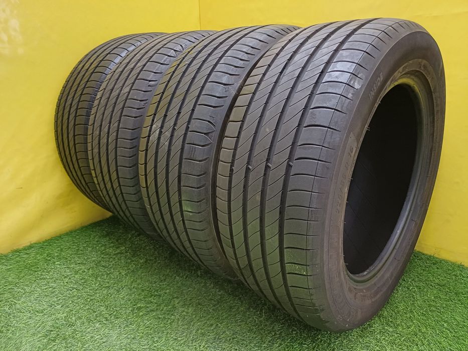 Шины 225/55 R16 Michelin комплект.