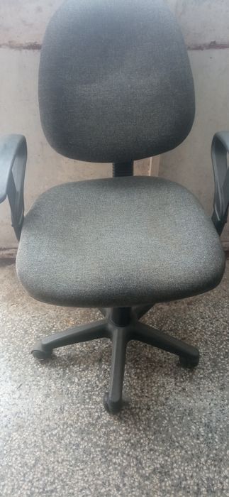 Ергономичен офис стол