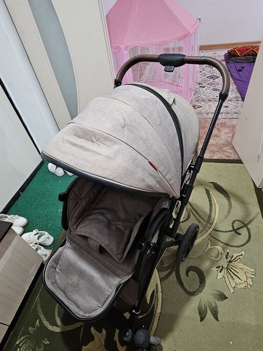 Удобная детская коляска
