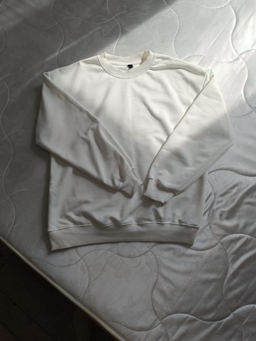 Продам ветровку 2000 тенге