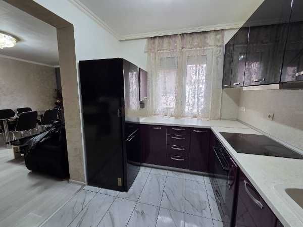 Дава се под наем Тристаен апартамент в Пловдив, Мараша - 100 кв.м за 300 € - Снимка #1