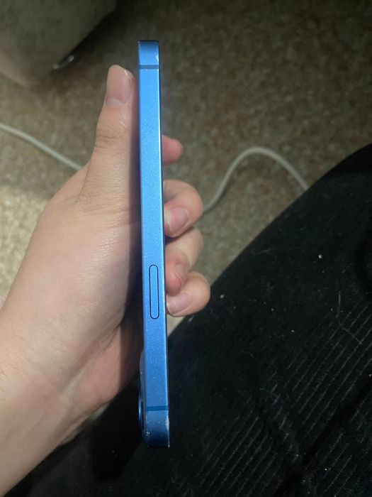 Продам Iphone 13