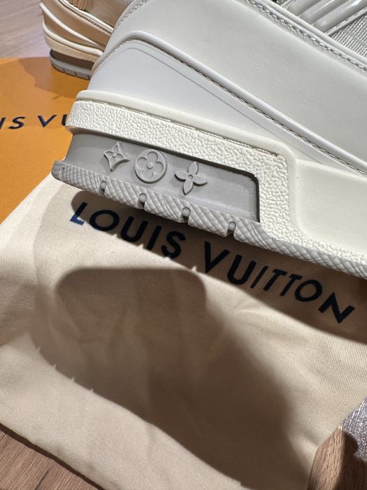 LV trainer sneaker grey
