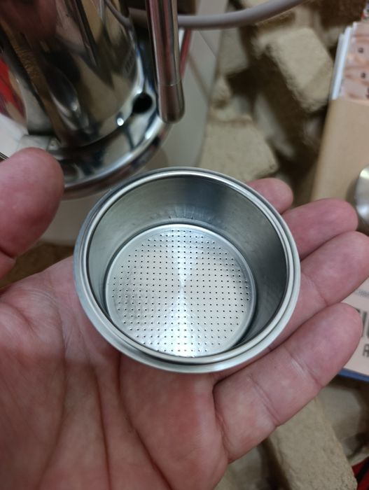Кофемашина рожковая. Delonghi ec885