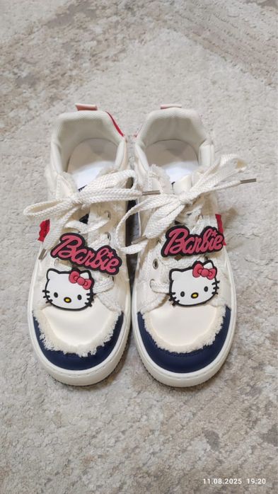 Кроссовки женские