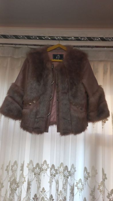 Zamonaviy  palto 300minga beriladi