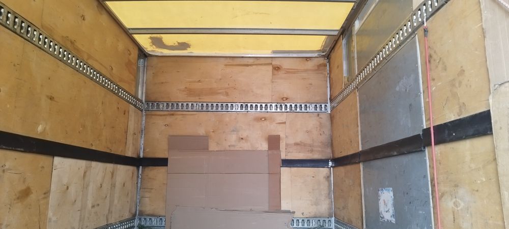 Промтоварный фургон будка