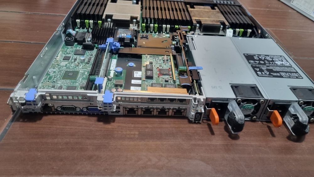 Server DELL PowerEdge R630 1U + 2x Xeon E5 2630 v4/3x 1.2TB/32GB/SSD