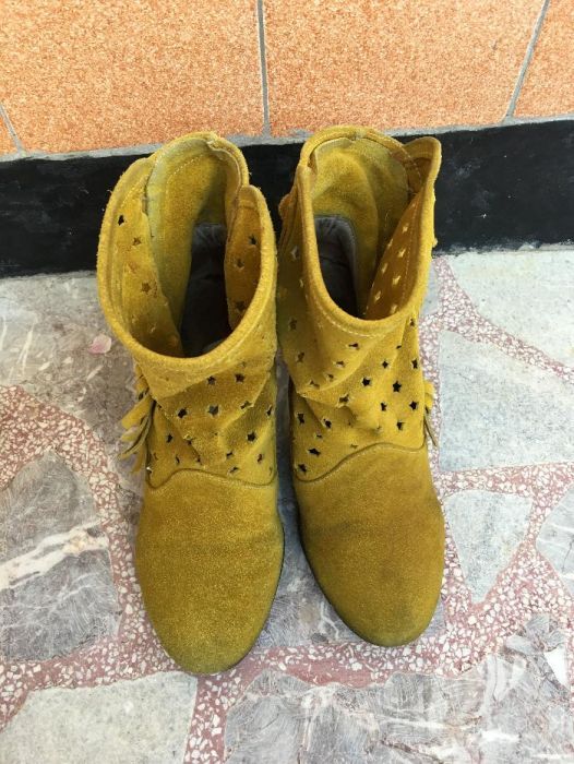 Боти от естествен велур в цвят горчица