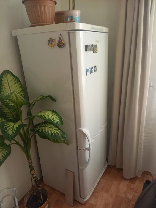 Холодильник "Бирюса".