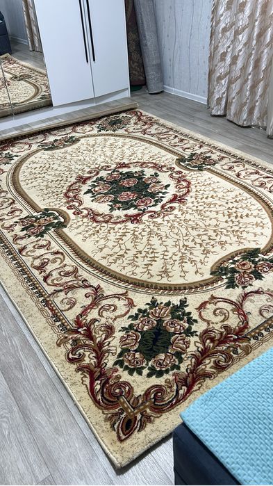 Продаются ковры с красивыми узорами