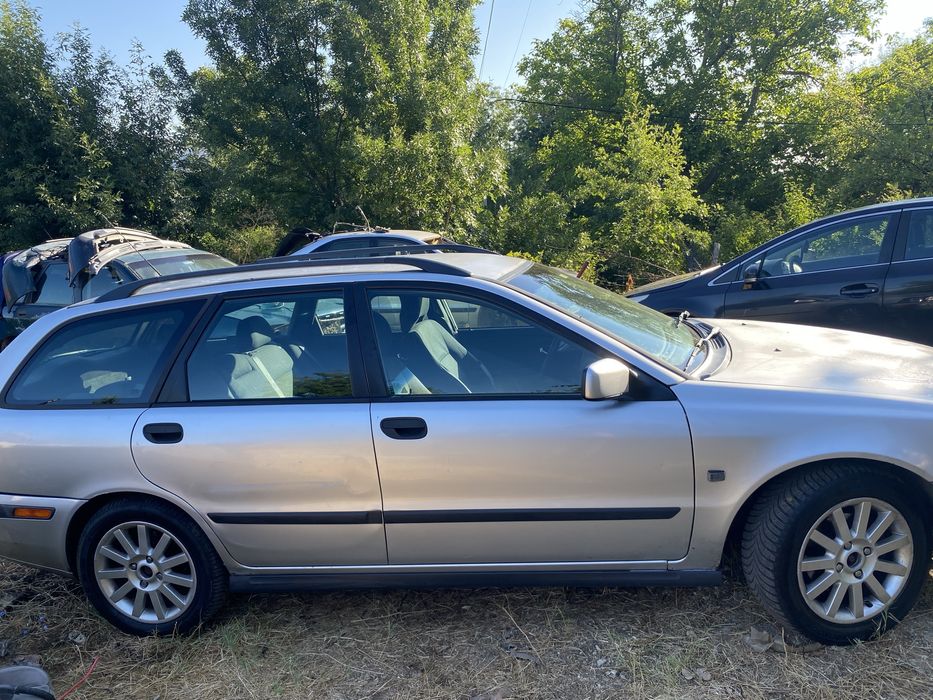 Volvo V40 2.0  136кс колата се продава на части