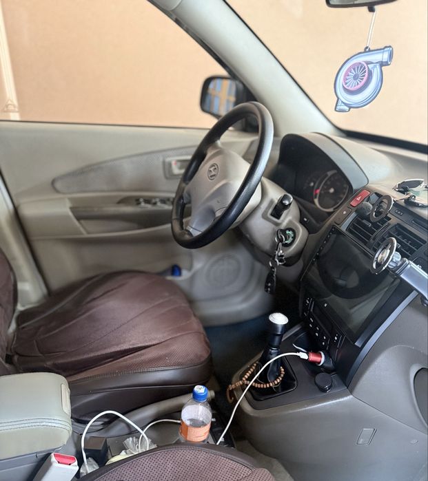 Hyundai tucson 2007 yil 2 mator holati yaxshi